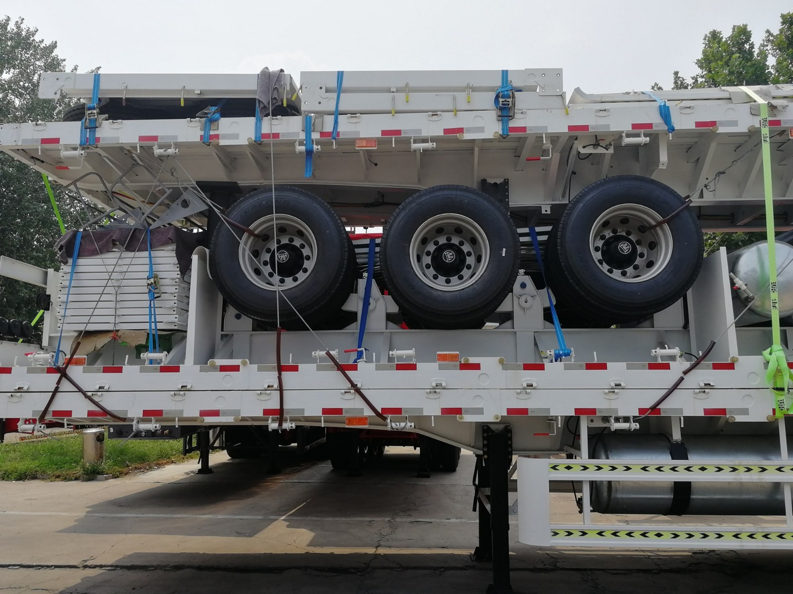 3axle- 40ft – Flatbed semi trailer