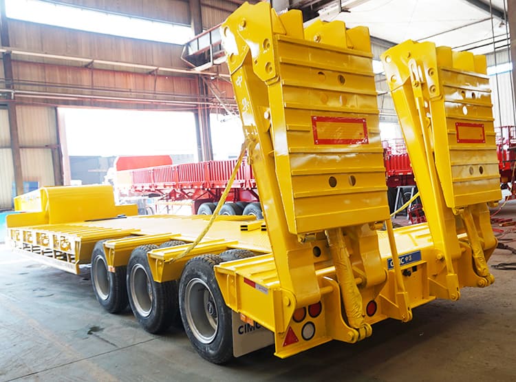 CIMC 3 Axle 60T Tractor Low Loader Trailer with Folding Ladders for Sale in Malawi