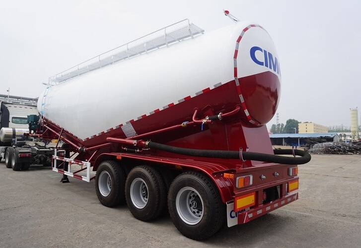 Tri-axle pneumatic bulk tanker