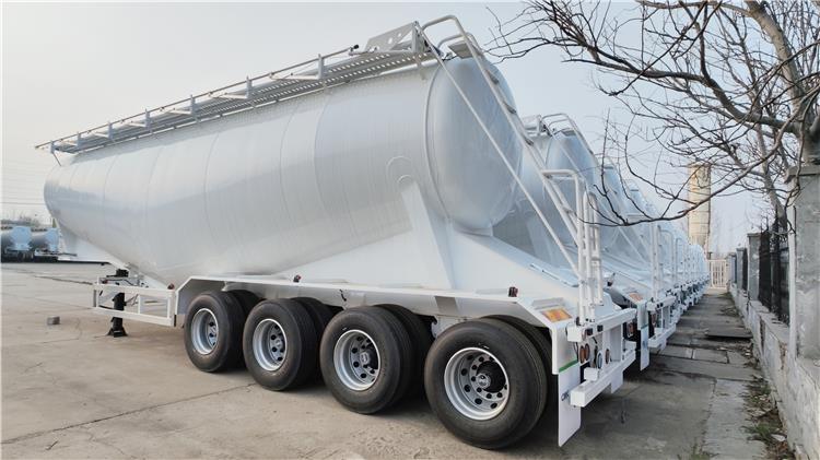 CIMC 4 Axle Cement Bulker Tanker Trailer for Sale In Dominican